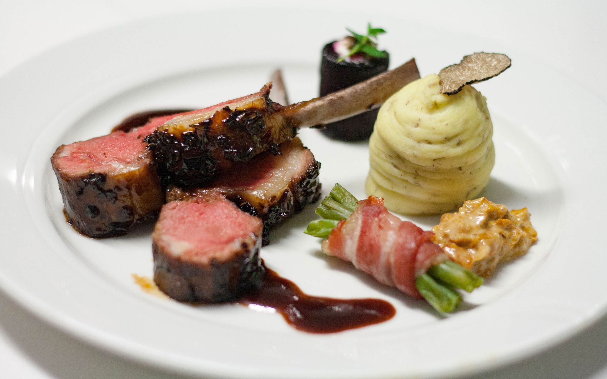 Scandinavian Chefs Gourmet Catering tarjoaa pitopalvelua 20 vuoden kokemuksella Uudenmaan alueella.