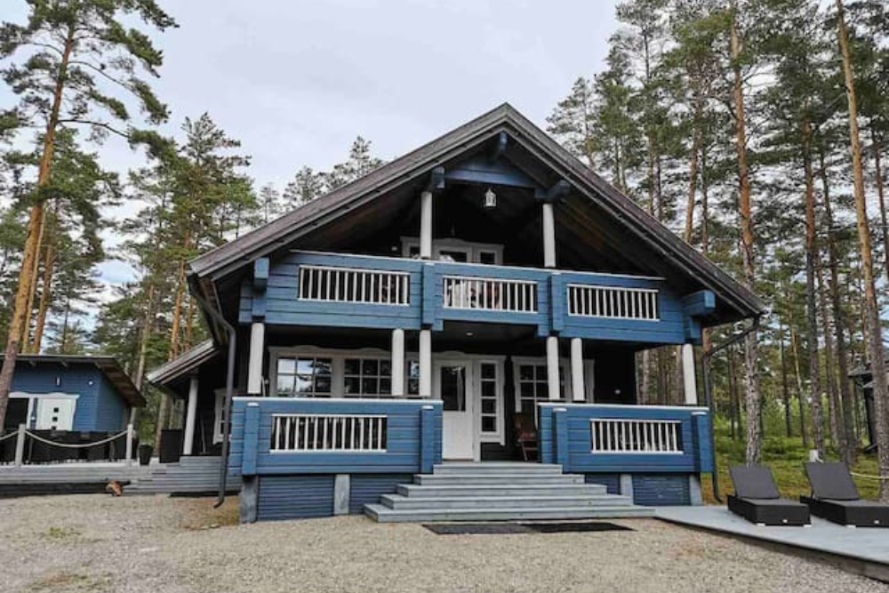Villa Kajuutassa kelpaa viettää saaristolaiselämää saunoen ja rennosti paljuillen - Venuu.fi