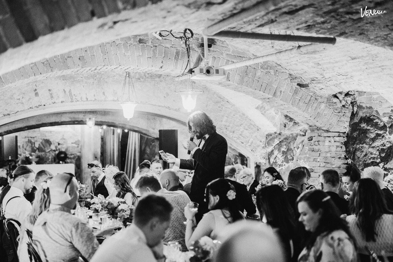 9 juontajaa tapahtumaan, jotka tekevät tilaisuudesta sujuvan