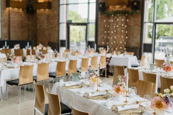 Häiden istumajärjestys: näin suunnittelet plaseerauksen, joka toimii